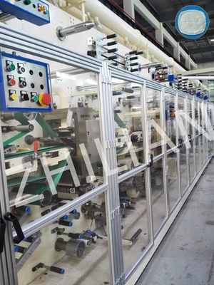 Allaiter des femmes soignant la protection jetable de sein de machine de protection