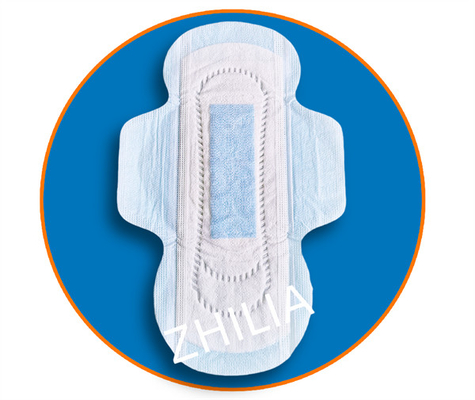 Serviette hygiénique de femmes faisant à machine l'emballage droit